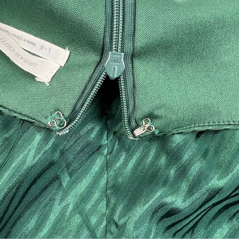 NWT Urban Outfitters Mini Green Satin Long Sleeve Dress Plunge Neckline L Defect - Picture 7 of 13